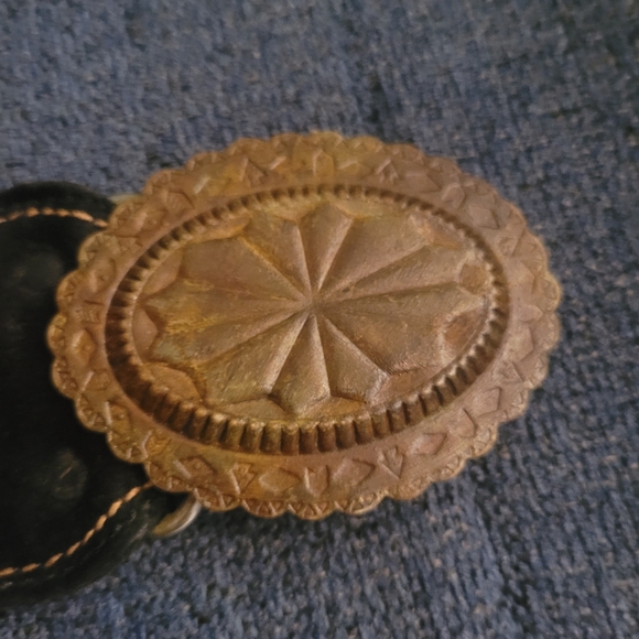 SOUTHWESTERN STYLE CONCHO LEATHER BELT  SZ 34" - Picture 6 of 16